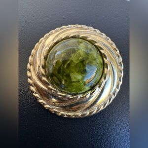 Vintage Green Center  Gold Tone Circle Brooch